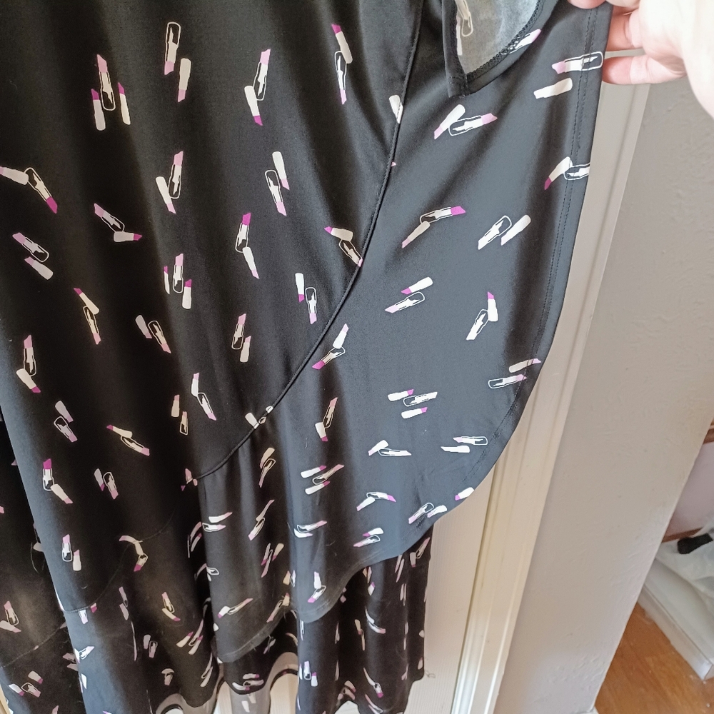 NWT Lane Bryant Faux-wrap Tulip Dress with Adorable Lipstck Pattern 26/28W - Picture 3 of 5